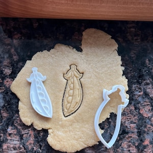 Pea cookie cutter, Vegetable cookie cutter, Veggie baking mold, Dough cutter for cookies, Pea polymer clay cutter, Baking gift