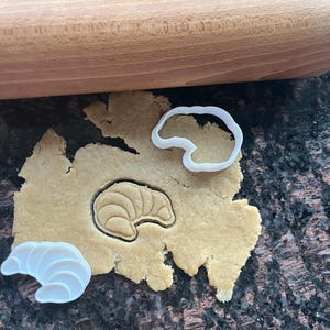 Croissant cookie cutter, Bakery cookie cutter, Food baking mold, Croissant mold, Croissant polymer clay cutter, Cookie decorating tool
