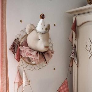 Väggbonad i linne med cirkusberar - handgjord barnrumsdekor, bohokonst, babyrumsdekoration, barnrumsdekoration, babyshowerpresent, djurvägg.