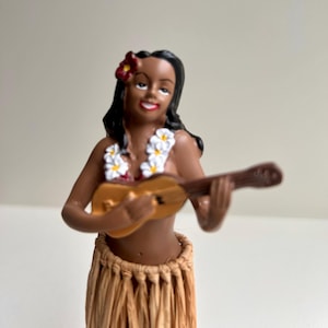 Hula Girl playing a Ukulele dashboard Bobblehead, Vibntage style Hula Girl Bobble Head, Hot Rod Hula Girl, Lowrider Hula Girl Bobble Head