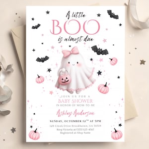 Conjunto de convites editáveis para chá de bebê "Little Boo" com tema de Halloween e fantasmas. Modelo de convite para chá de bebê no Canva. Convite fofo e assustador para bebê menina.
