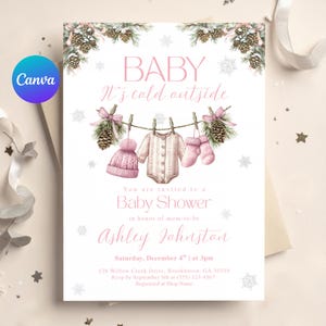 Può includere: Un invito a un baby shower a tema invernale. L'invito presenta il testo "BABY It's cold outside" in rosa, insieme a illustrazioni di vestiti per bambini e rami di pino. L'invito è per Ashley Johnston.