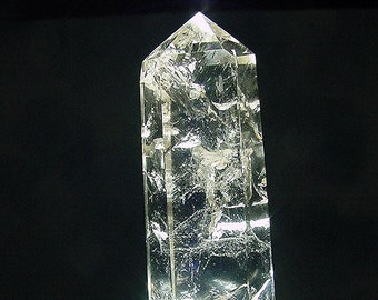 Tour en cristal de quartz transparent : Obélisque d'autel Reiki (2,5 pouces) 21T26