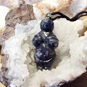 Sodalite Goddess / Venus Willendorf Pendant on cord, Fertility, Birth 21ng27