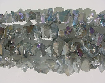 Bleu clair avec pointes percées de quartz titane flash violet, brins complets 13T169