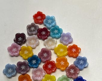 90 COE Freeze and Fuse Glass Embellishment Handmade Glass Daisy Flower Embellishments: 90 COE Fuse-Compatible, Set of 25