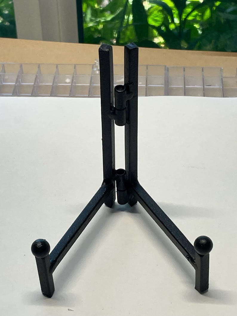 Black Metal Art Display Stand: Adjustable Easel for Plates and Art displays Stand 4.5 Black Iron