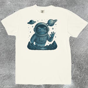 Funny Frog Cosmic Space Alien T-shirt, Astronaught Graphic Tee, Unisex Shirt, Gift for Frog Lovers, Retro Alien Clothing, Unique Tee
