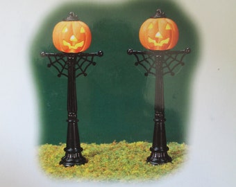 Department 56 Village Accessories Pumpkin Street Lamps - battery operated *2003*