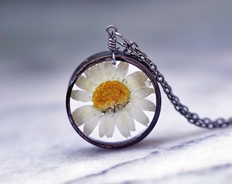 White Daisy Necklace, Real Flower Necklace, White Chrysanthemum, Botanical Jewelry, Pressed Flower Jewelry