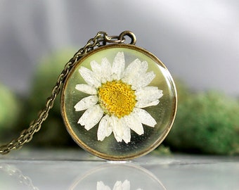 White Daisy Necklace, Real Flower Necklace, White Chrysanthemum, Botanical Jewelry, Pressed Flower Jewelry