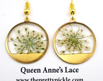 Queen Anne's Lace Gold Earrings, Resin Flower Earrins, Real pressed flower, preserved flowers