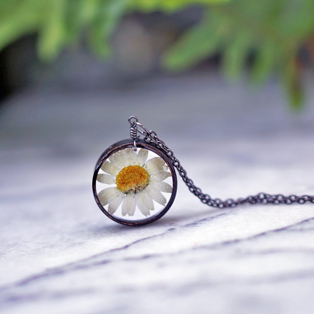 Buy White Daisy Necklace, Real Flower Necklace, White Chrysanthemum,  Botanical Jewelry, Pressed Flower Jewelry Online in India
