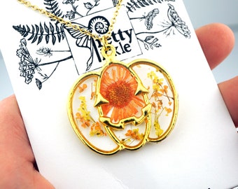 Daisy and Pumpkin Fall Necklace, Real Pressed Daisy, Halloween Necklace, Jack-o-lantern, Orange Pumpkin, Resin and Flowers, Autumn Necklace