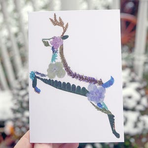 Cartão de Natal de rena, cartão de Natal, cartões de arte feitos por artesãos, cartão de Natal floral, cartão de Natal em branco, cartão de Natal com flores prensadas