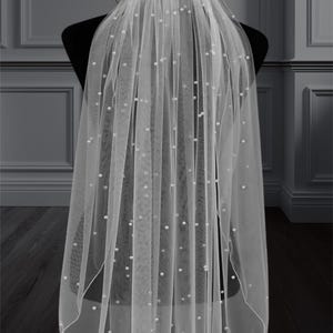 Hip Length Bridal Veil With Pearls, Sheer Tulle Wedding Veil, Single Layer Pearl Embellished Veil, Short Classic Bridal Accessory
