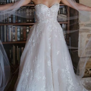 Strapless A-Line Wedding Dress, Sweetheart Bodice, Lace Appliqué Overlay, Classic Tulle Bridal Gown, Romantic Train, Elegant Princess