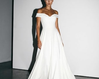 Vestido de novia de crepé elástico suave con hombros descubiertos, vestido de novia minimalista drapeado de corte A, cintura vasca redondeada moderna con elegante espalda en V.