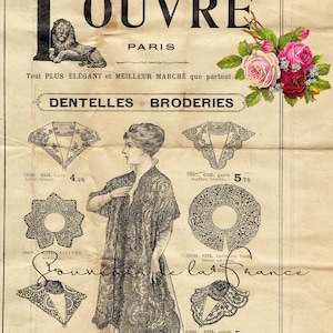Op de afbeelding: Een vintage advertentie voor kant en borduurwerk van de Grands Magasins du Louvre in Parijs. De advertentie toont een vrouw die een kanten shawl draagt en verschillende soorten kanten kragen, waaronder Ierse kant, Madeira kant en imitatie Ierse kant. De advertentie bevat ook prijzen voor de verschillende soorten kant.