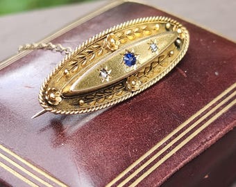 Antike 1890er Jahre 15 Karat Gold Victorian etruskische Revival Brosche mit Diamant & Saphir
