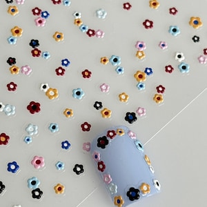 1 Blatt 5D Geprägte Blumen Gänseblümchen Blumen selbstklebende Nagel-Aufkleber-Nagel-Kunst-Abziehbilder Frühlings-Blumen-Blüten-Nagel-Aufkleber. Kaufen Sie 5 erhalten Sie 1 GRATIS