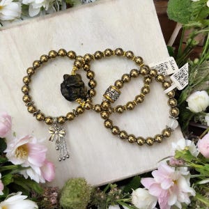 Bracciale in cristallo di pirite / Bracciale fatto a mano con ciondolo / Bracciale curativo / Regalo per lei / Gioielli boho / Stratificazione / Divino