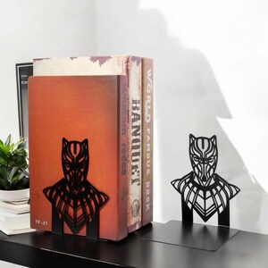black panther gift
superhero bookends
hero book stand
comic book holder
geek home decor
metal bookends
Avengers gift
bookshelf organizer
nerdy home decor
movie fan gift
book stand for men
Wakanda gift
superhero decor