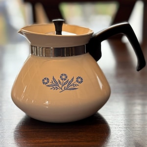 Vintage 6 cup Teapot Blue Cornflower Pattern Corning Ware