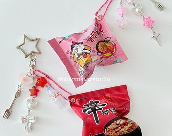 ブルダックラーメンキーホルダー、辛ラーメンキーホルダー、ブクダックミニチュアキーホルダー、ラーメンキーホルダー、ミニチュアラーメンキーホルダー、ラーメンチャーム、アジア料理