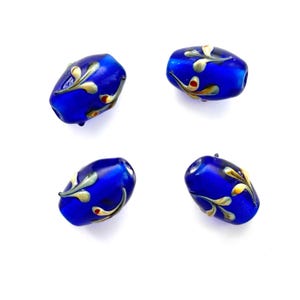 4 PC Lampwork Glass Barrel Beads with Floral Pattern Royal Blue 16 mm x 11 mm Oval