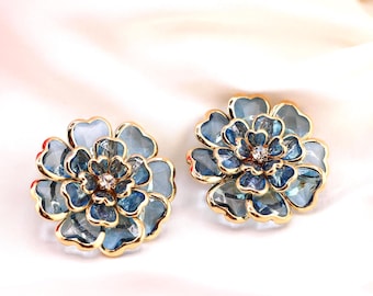 Crystal Floral Button Covers: Chic Shirt Cuff Accents