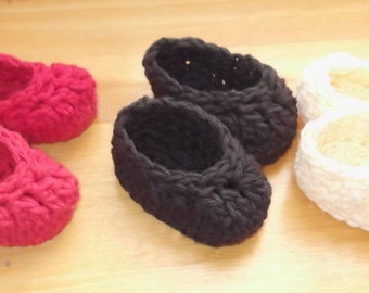 Baby Slipper....Now in NEWBORN & 3 Month Sizes...Baby Boy...Baby Girl.....5 colors to Choose from...Perfect Gift..Comfy....Made to Order