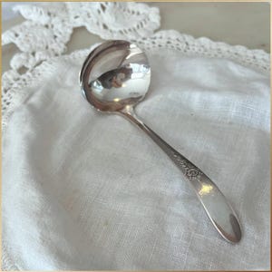 Vintage Silver plate 1939 Oneida  Ladle, Oneida Community Tudor Plate Fantasy Pattern, Cream, Sauce, Flatware, Serveware, silverplate, Gravy