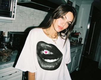Camiseta Grillz Oversized: Camiseta gráfica moderna del año 2000