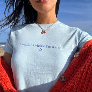 Twinkle Twinkle Ich bin ein Stern Baby T-Shirt, Frauen taillierte T-Shirt, Y2K Shirt, Trendy Top, ironisches T-Shirt, lustige Sprüche, Y2K Baby T-Shirt, girly Crop Top