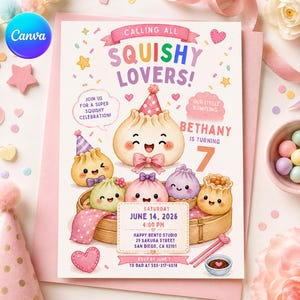 Könnte beinhalten: Eine Geburtstagseinladungskarte mit der Aufschrift CALLING ALL SQUISHY LOVERS! und illustrierten Teigtaschen in einem Bambusdämpfer. Der Text enthält BETHANY IS TURNING 7, SATURDAY JUNE 14, 2026, 4:00 PM, HAPPY BENTO STUDIO, 29 SAKURA STREET, SAN DIEGO.
