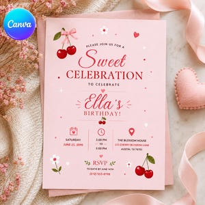 Op de afbeelding: Een lichtroze verjaardagsuitnodigingskaart met rode kersenillustraties, een roze strik en kleine witte bloemetjes. De tekst luidt: Please join us for a Sweet Celebration to celebrate Ella's Birthday, Saturday June 21, 2090, 2:00 PM to 5:00 PM, The Blossom House, 123 Cherry Blossom Lane, Austin, TX 78701, RSVP to Katie by June 14th, (512) 555-0198.