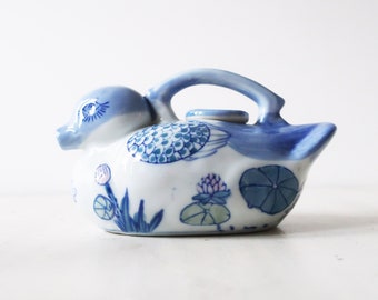 Vintage oriental duck teapot, Novelty blue and white duck tea pot