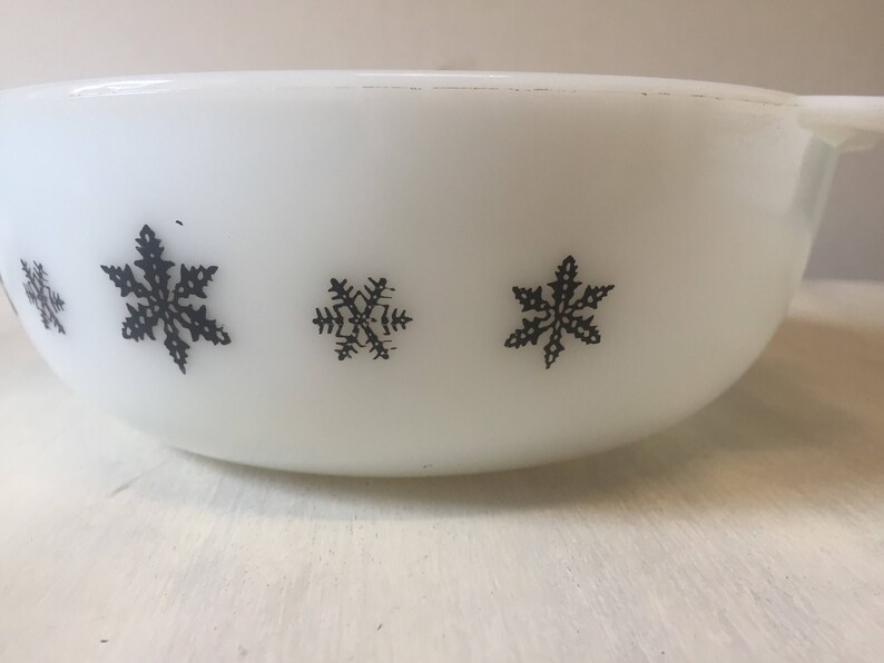 retro pyrex pattern bowl Vintage pyrex casserole dish retro pyrex dish