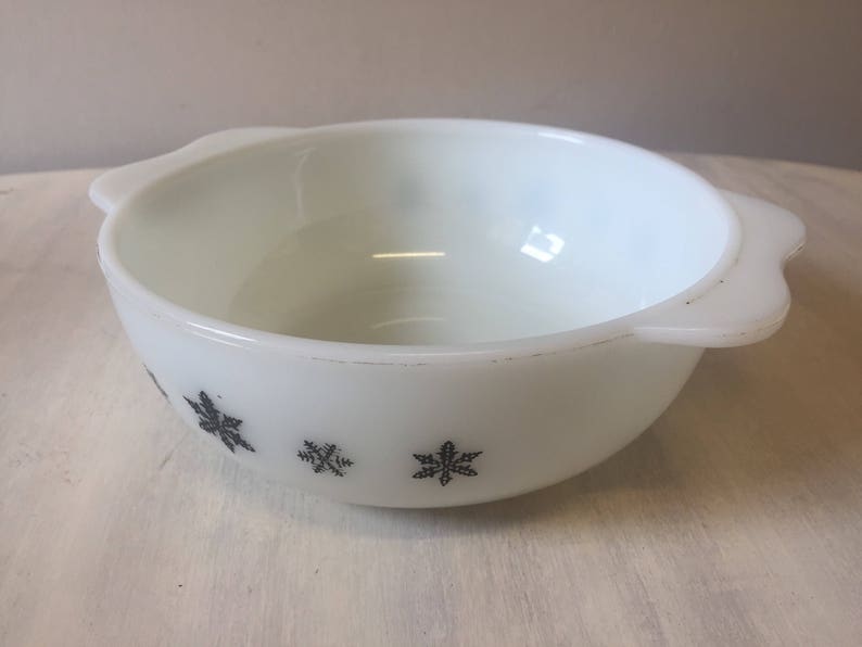 retro pyrex pattern bowl Vintage pyrex casserole dish retro pyrex dish