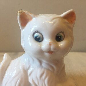 Vintage cute small white cat figurine image 3