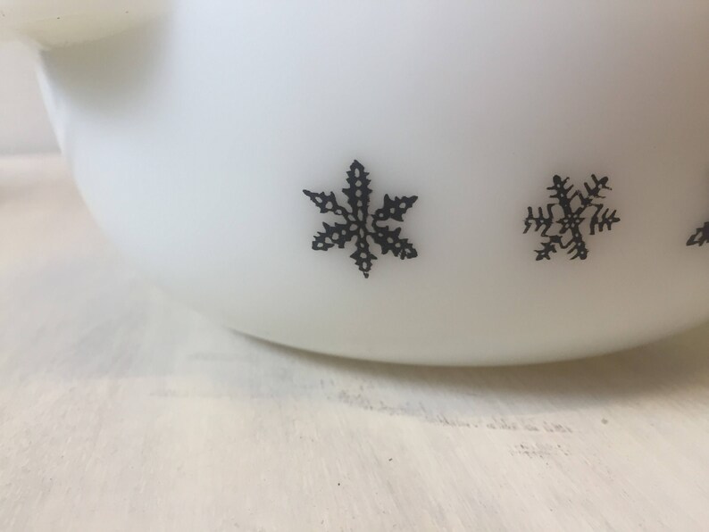 retro pyrex pattern bowl Vintage pyrex casserole dish retro pyrex dish