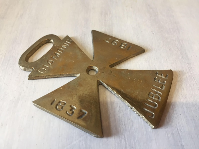 vintage Queen Victoria Diamond Jubilee victorian memorabilia brass vintage horsebrass