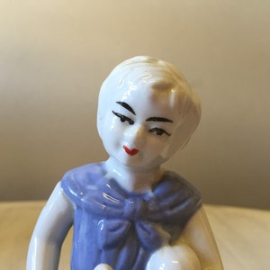 Small kitsch ceramic little girl figurine, China lady Japanese figurine image 4