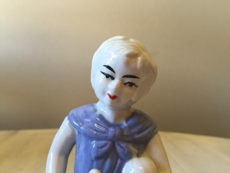 Small kitsch ceramic little girl figurine, China lady Japanese figurine image 4
