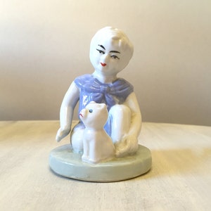 Small kitsch ceramic little girl figurine, China lady Japanese figurine image 2