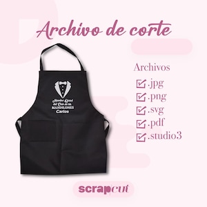 Pode incluir: Avental preto com um gráfico de smoking branco e o texto "Miembro Oficial del Club de los MANDILONES Carlos". O avental é para cortar e inclui arquivos nos formatos JPG, PNG, SVG, PDF e Studio3.