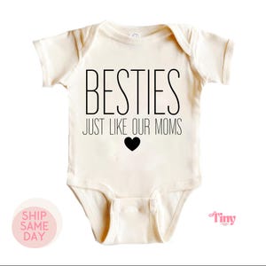 Niedliche Besties genau wie unsere Mütter Body, Best Friends Neugeborenen Body, passende Baby Outfits, niedliches Baby Geschenk