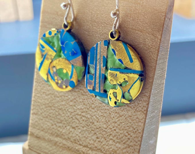 Earring cela
