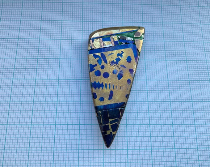 Brooch enamel